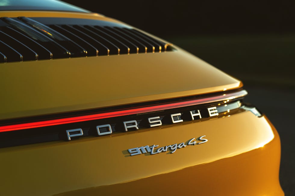 2021-porsche-911-targa-4-4s-166-1597085255.jpg