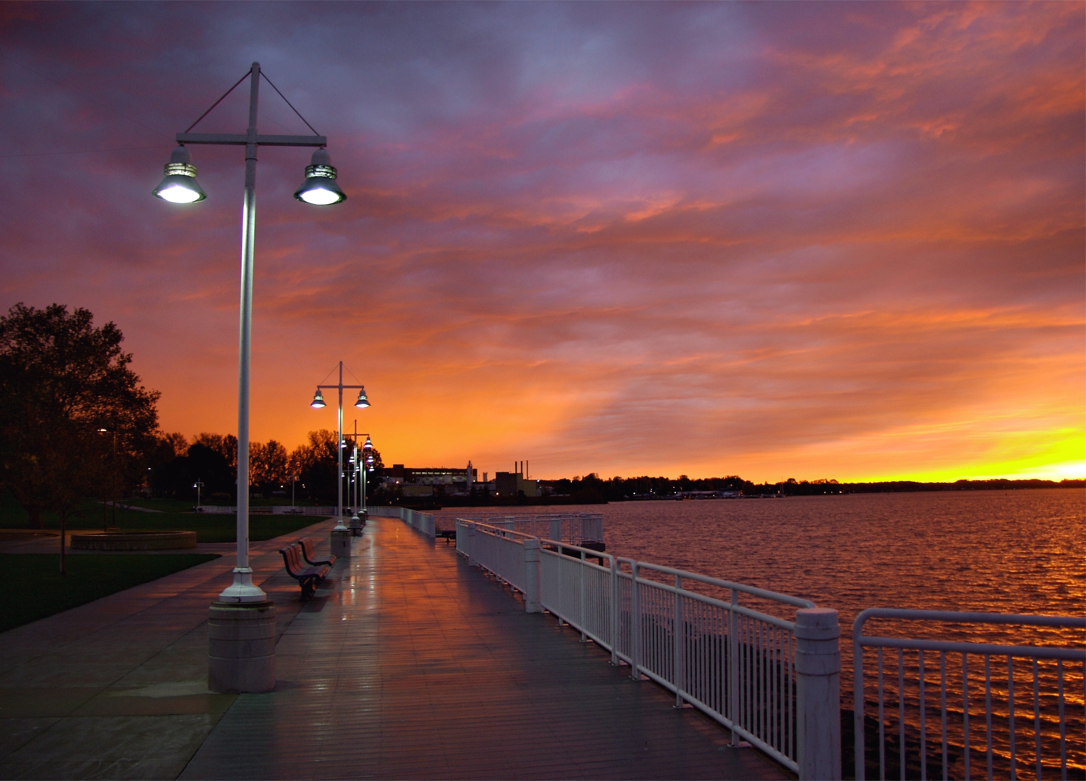 city-evening-sunset_Zm1maWyUmZqaraWkpJRoamZurWdqaGY.jpg