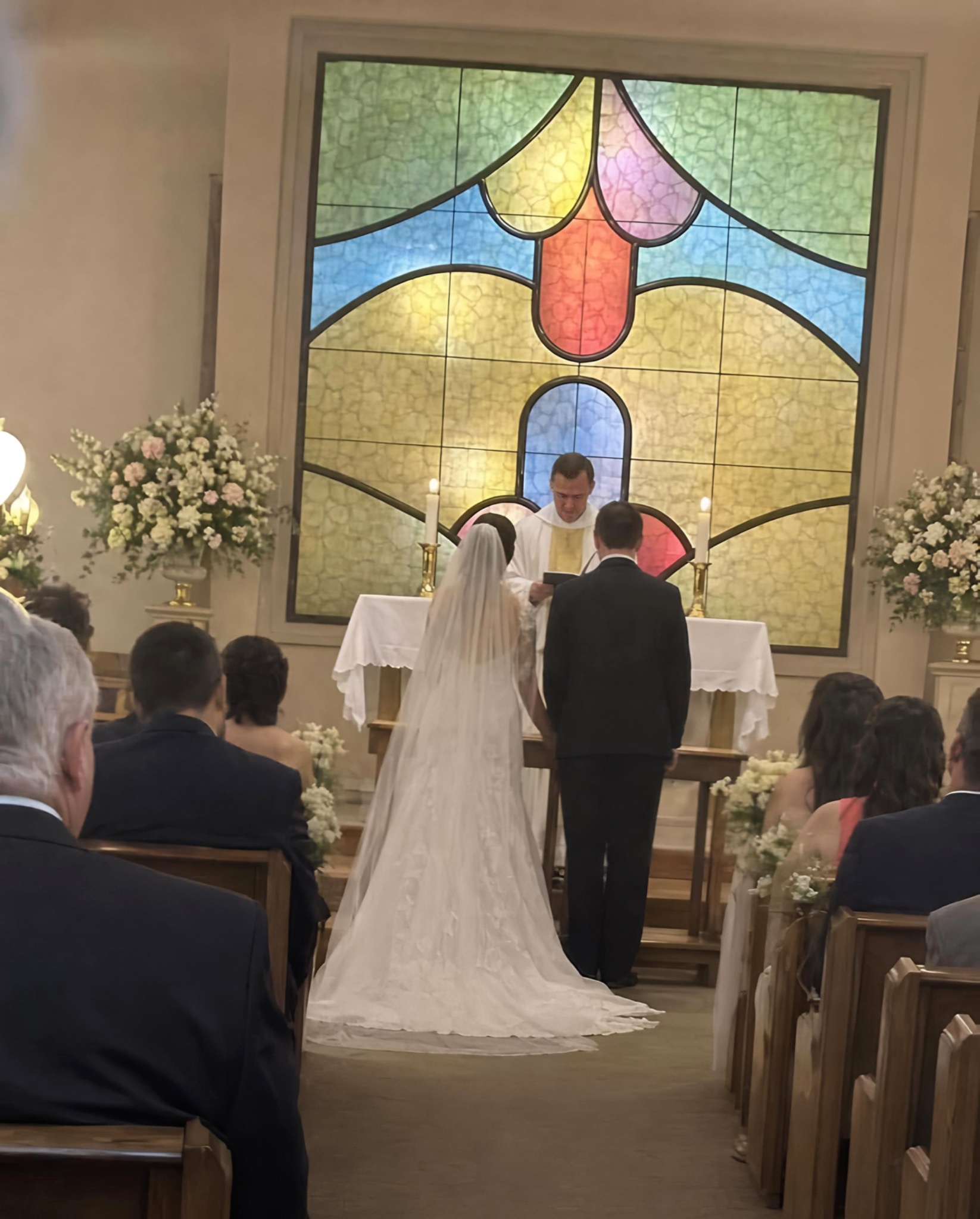 dont look at the background painting, then you can unsee it forever.jpg