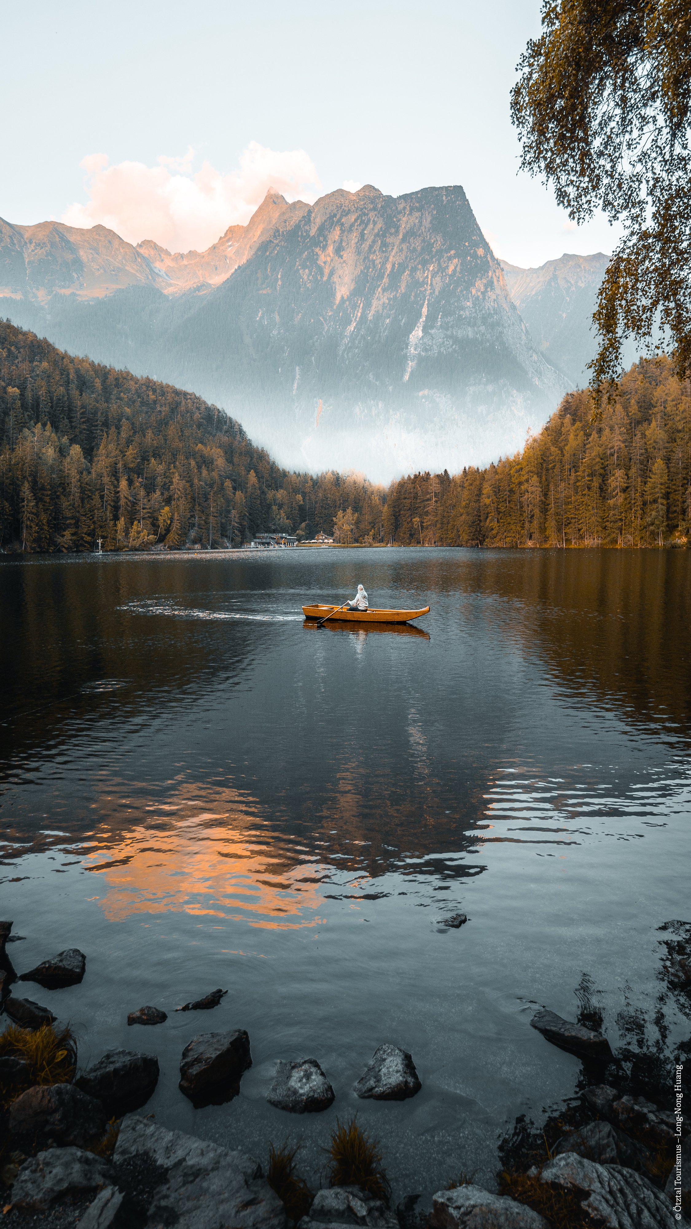 Oetztal_Wallpaper_Smartphone_Piburger_See_Copyright_Oetztal_Tourismus_Fotograf_Long-Nong_Huang.jpg